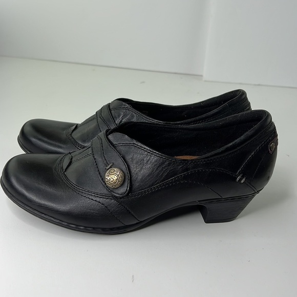 Cobb Hill by New Balance black leather heeled booties - Picture 4 of 11